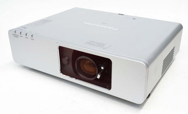 Panasonic PT-F200NT Wi-Fi Beamer Projektor 3500 ANSI Lumen LCD XGA 1024x768